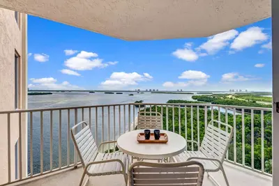 Image de Une vue imprenable sur Lovers Key et la baie Estero, condo de luxe, parking gratuit et WiFi