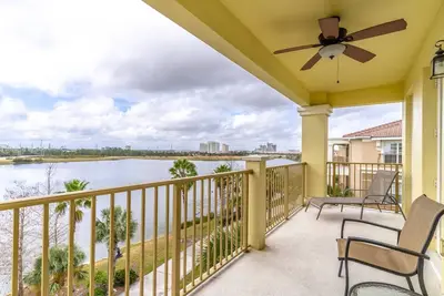 Image de 160 $ / nt, spécial mai / juin! Le plus grand Vista Cay Penthouse Condo, vue sur le lac près du centre des congrès