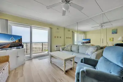 Image de Immeuble en front de mer situé id��alement sur la 52e rue, idéal pour une famille de 6 personnes
