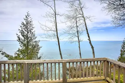 Image de Superbe maison de Charlevoix sur le lac Michigan!