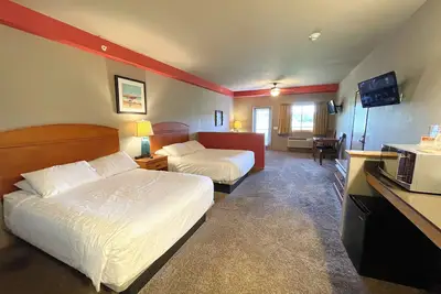 Image de Chambres d'hôtel spacieuses situées au Spring Brook Resort | Vue imprenable sur le parcours de golf