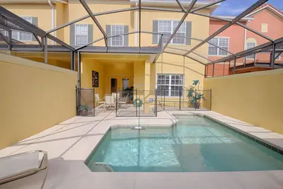 Image de Star Wars Disney maintenant ouvert, réservez maintenant! Paradise Palms Pool Home avec le pirate Mickey Room