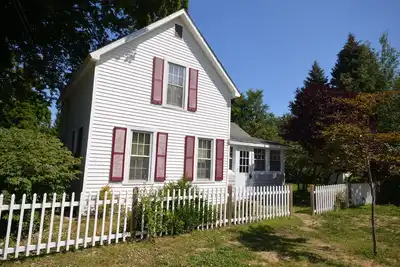 Image de Summer Place-Empire-Centennial home avec guest house