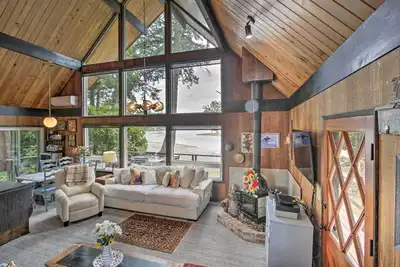 Image de Waterfront Gig Harbor Cabin w \/ vues Puget Sound!