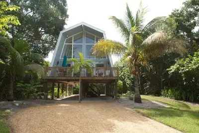 Image de Island Getaway: Cottage de charme A-Frame Island sur EastEnd près de l'accès à la plage!