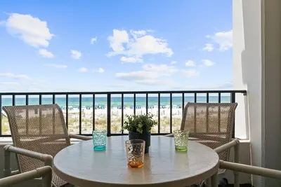 Image de Surf Dweller 208: Grand front de mer - WiFi, balcon, tennis, chaises de plage gratuites
