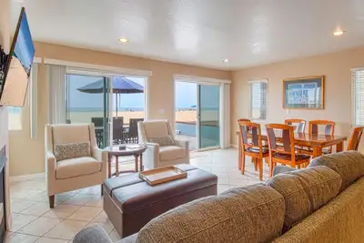 Image de Passez vos orteils dans le sable lorsque vous profitez de cette incroyable unité inférieure en bord de mer