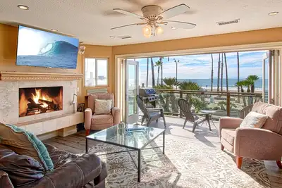 Image de Trois histoires de Wow vous attendent! Cette maison privée spectaculaire est unique en son genre!