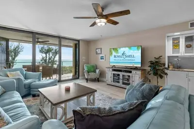 Image de Magnifiquement mis à jour et spacieux, deux chambres, Condo Gulf Front