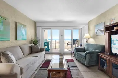 Image de Unité spacieuse avec vue sur la plage, barbecue, Wi-Fi gratuit, parking pratique pour les familles! bassin