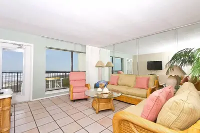 Image de Saida I 505 - Élégant condo au bord de l'océan, balcon privé, accès direct à la plage, piscines, bains à remous, courts de tennis<br>
