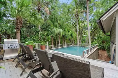 Image de 70 Forestay: crédit de 400 $ pour l'achat de matériel de plage / vélo! Piscine privée, à quelques pas de la plage