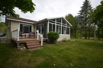 Image de Lac Leelanau- Waterfront-Sleeps 6-Pet ok-fen����tre Air