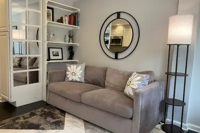 Image de Belle 3br 2ba 2 niveau condo dans un excellent emplacement Georgetown