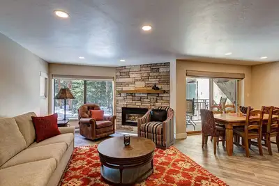 Très bien situé, 6 couchages, à pied des ascenseurs / centre-ville, garage!