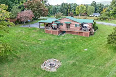 Image de 3br Glade Valley House avec paysage de montagne!