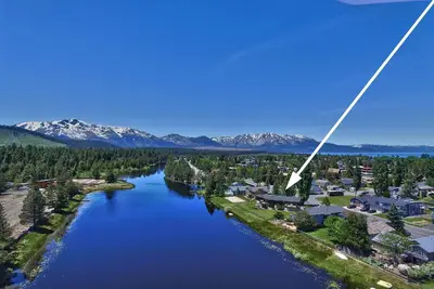 Image de Spacieux luxe Waterfront Tahoe Home w / Hot Tub!