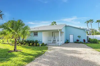 Image de Mise à jour de la maison de trois chambres, à seulement 300 pas de la plage! Basket Shell 2