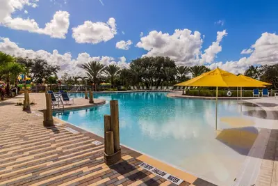 Image de Wow $ 99 / nt Spécial Automne, Star Wars Disney maintenant ouvert Réservez maintenant! Great Town Home, Festival Resort