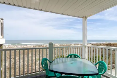 Image de Marche pour la promenade de votre condo en bord de mer avec un accès privé à la plage