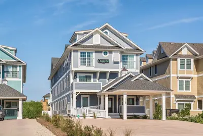 Image de Oceanfront Pet Friendly Accueil w \/ Service Cabana & Ménage quotidien léger! Vues sur l'océan, FlexStay, bar Tiki au bord de la piscine, bain à remous et plus encore!