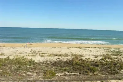 Image de Luxueux condo élégant situé en bord de mer avec 2 chambres, connexion Wi-Fi gratuite, décoration de plage et vue imprenable sur l'océan