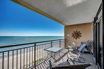 Image de One of a Kind Luxury, Huge 4 chambres / 4 salles de bain w / deux balcons Oceanfront!