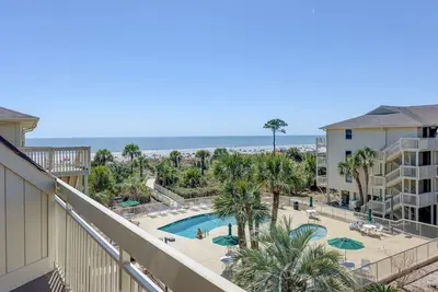 Image de 331 Breakers, entièrement remodelé en 2017! Beau front de mer, piscine, plage