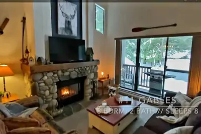 Image de Whistler Three Bed Townhome Étapes pour skier et village