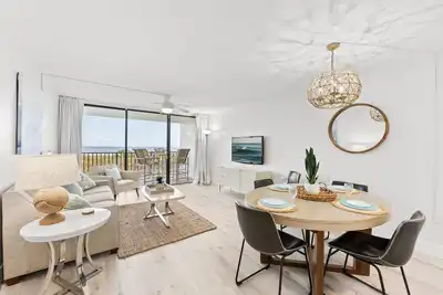 Image de Direct Oceanfront - Récemment rénové - À voir!