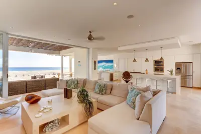 Image de Magnifique villa en bord de mer, piscine, spa, terrasse sur le toit!