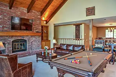 Image de Lake Arrowhead House w \/ Lake Access & Wet Bar!