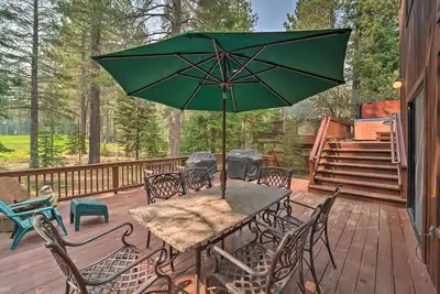 Image de Terrain de golf Truckee avec bain Ă remous et terrasse spacieuse