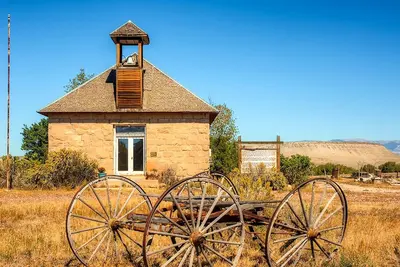 Image de Historique converti Western Schoolhouse w / Vues!