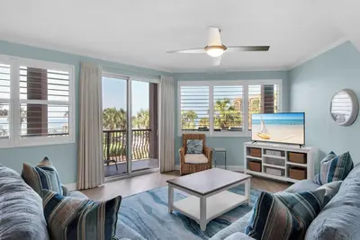Image de Vues spectaculaires sur le golfe, 3 balcons privés, installations d'entraînement, service de chaise de plage gratuit