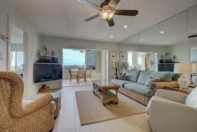 Image de Siesta Key Gulf Front-2 Br-Beautiful Sunsets + Water Views