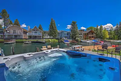Image de Waterfront Lake Tahoe Home w / U-Dock - By Heavenly!