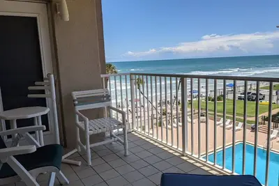 Image de Mignon 2\/2! Complexe Oceanfront direct sur la plage No Drive Beach de Nsb!