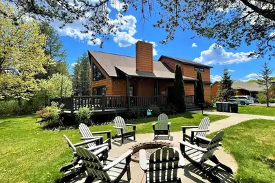 Image de Red Oak Lodge @ Spring Brook Resort | Chalet à deux étages | Maison idéale pour une escapade en famille