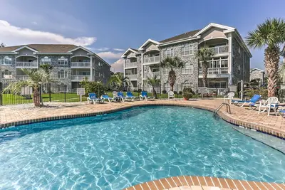 Image de Condo Central Myrtle Beach avec vue sur le terrain de golf!
