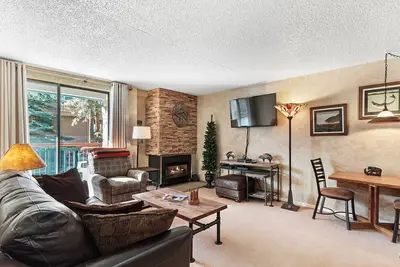 Situé dans le centre-ville de Breckenridge! Piscine, bains à remous, balcon privé!