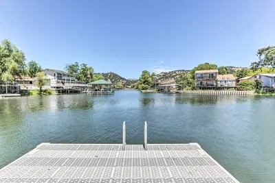Image de 2br Waterfront Home à Clearlake Oaks w \/ quai de bateau