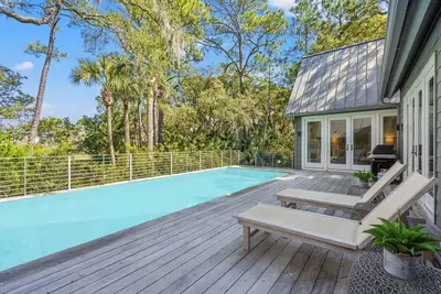 Image de 20 Marsh Cottage: Luxury 5 Br Home, piscine chauffée, porche filtré, vue sur les marais