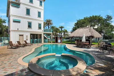 Image de Amazing Home avec bar Tiki, grande piscine et voiturette de golf
