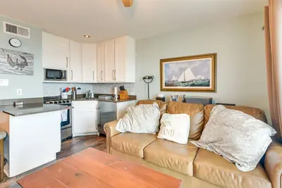 Image de Beachfront Galveston Condo w / piscine et vue sur l'océan!