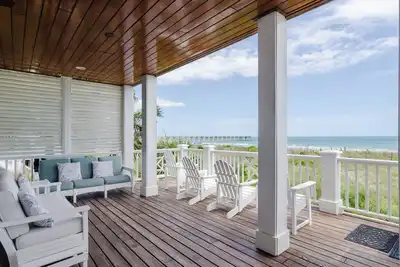 Image de Profitez de paradis dans cette maison en bord de mer exquis w / accès à la plage privée