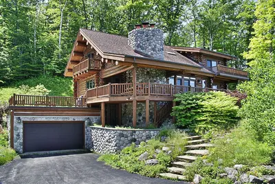 Image de Viewtopia-Leland- magnifique maison en bois rond-magnifique vue propriété
