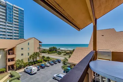 Image de Grand 3 chambres 2 salles de bain piscine / cour vue Condo - Anchorage Rentals