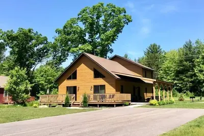 Image de Chalet toutes saisons @ Spring Brook Resort | Incroyable chalet de deux étages dans le Wisconsin Dells