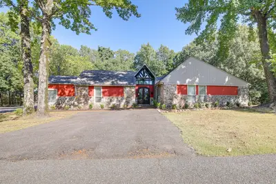 Image de Maison Southaven sur 8 acres avec piscine privée et porche!